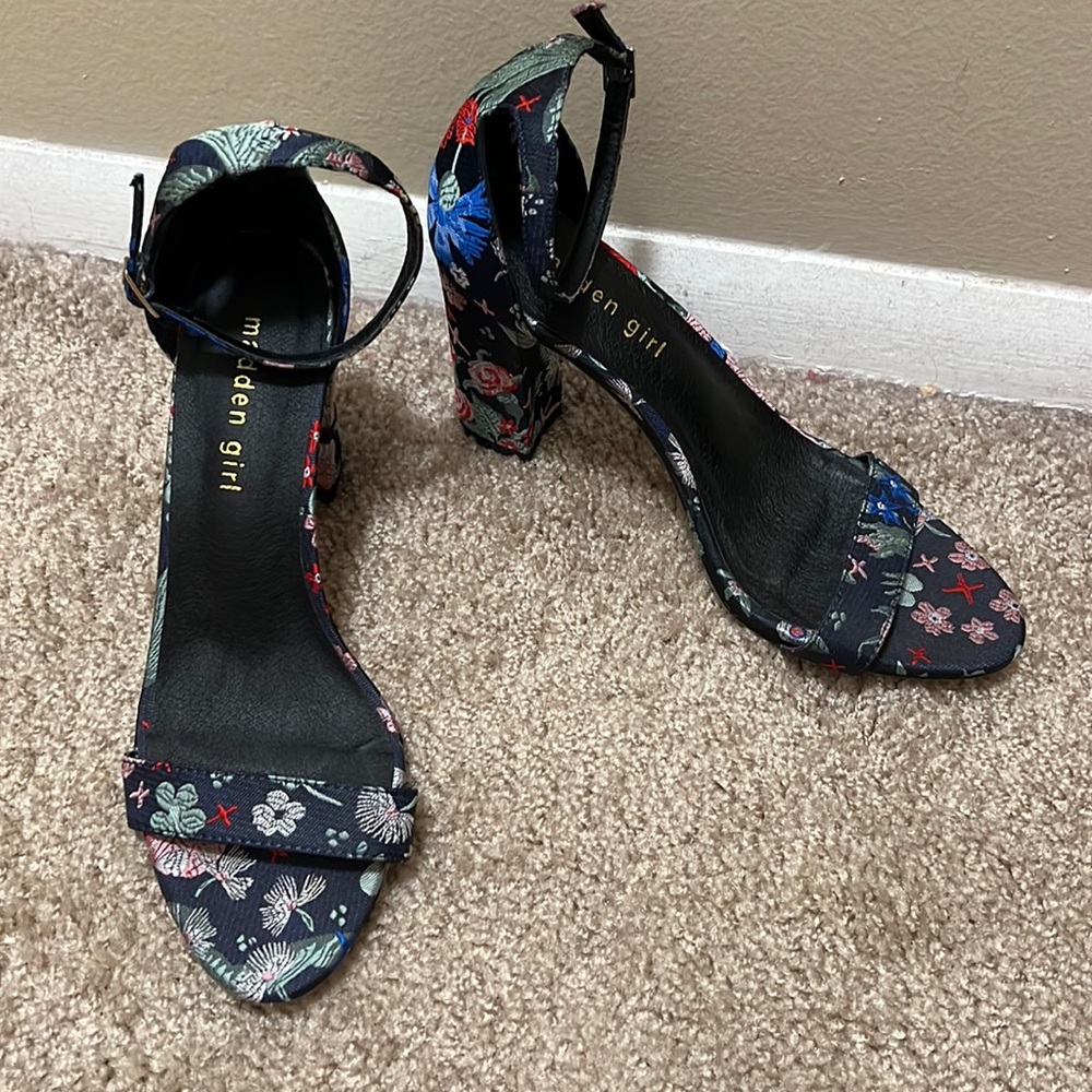 Madden Girl BEELLA Black Floral Bock Heels size 8.5